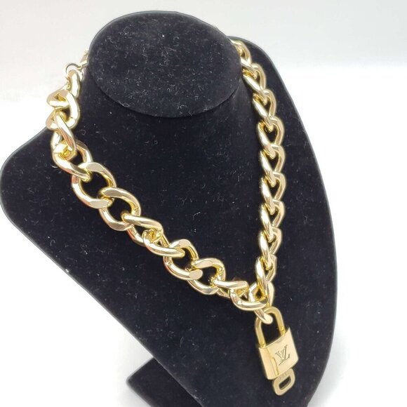 Authentic Louis Vuitton Lock and Key Gold Color with Gold Plated Chain Neckalce - Picture 4 of 8